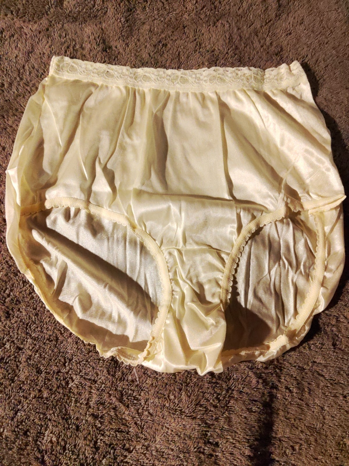 Size 5 vintage Hanes Her Way 100% Captiva nylon panties w/Lace Super Soft