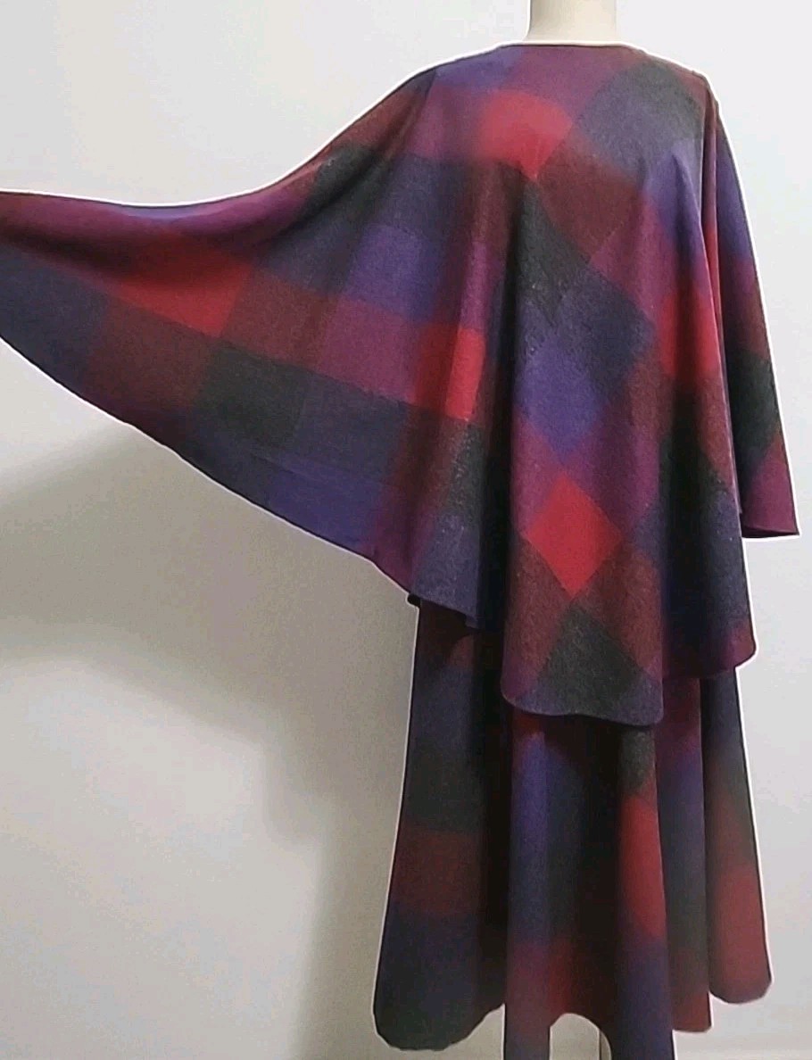 Vintage High-end Wool Blend Magenta Plaid Skirt w Matching Cape Poncho 2pc Set 3