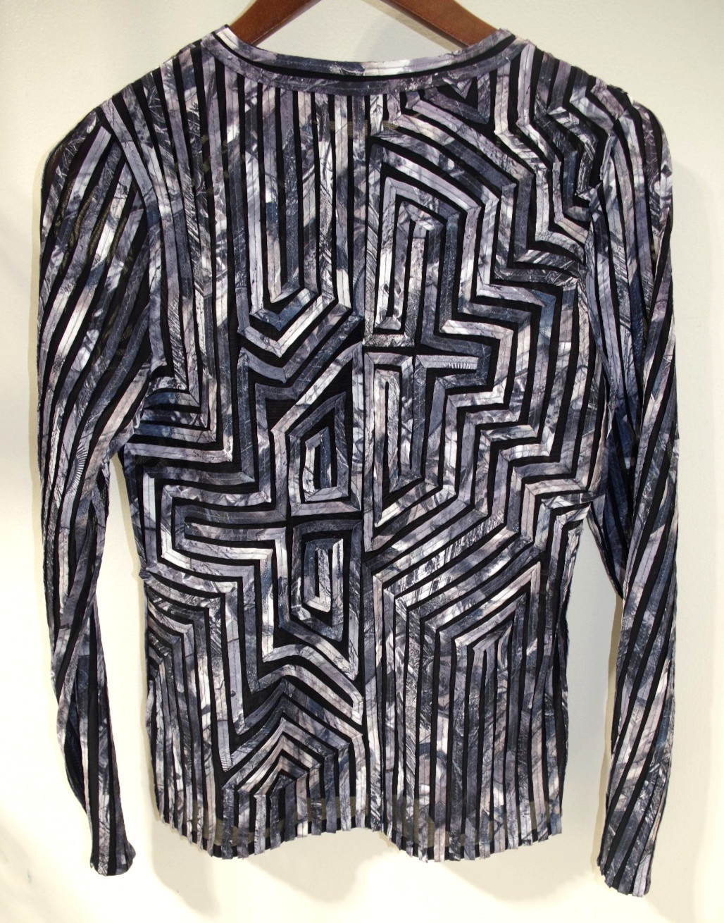C21 vintage Mieka Art to Wear Gray Ribbon Applique’ on Black Mesh Jacket Zip Top