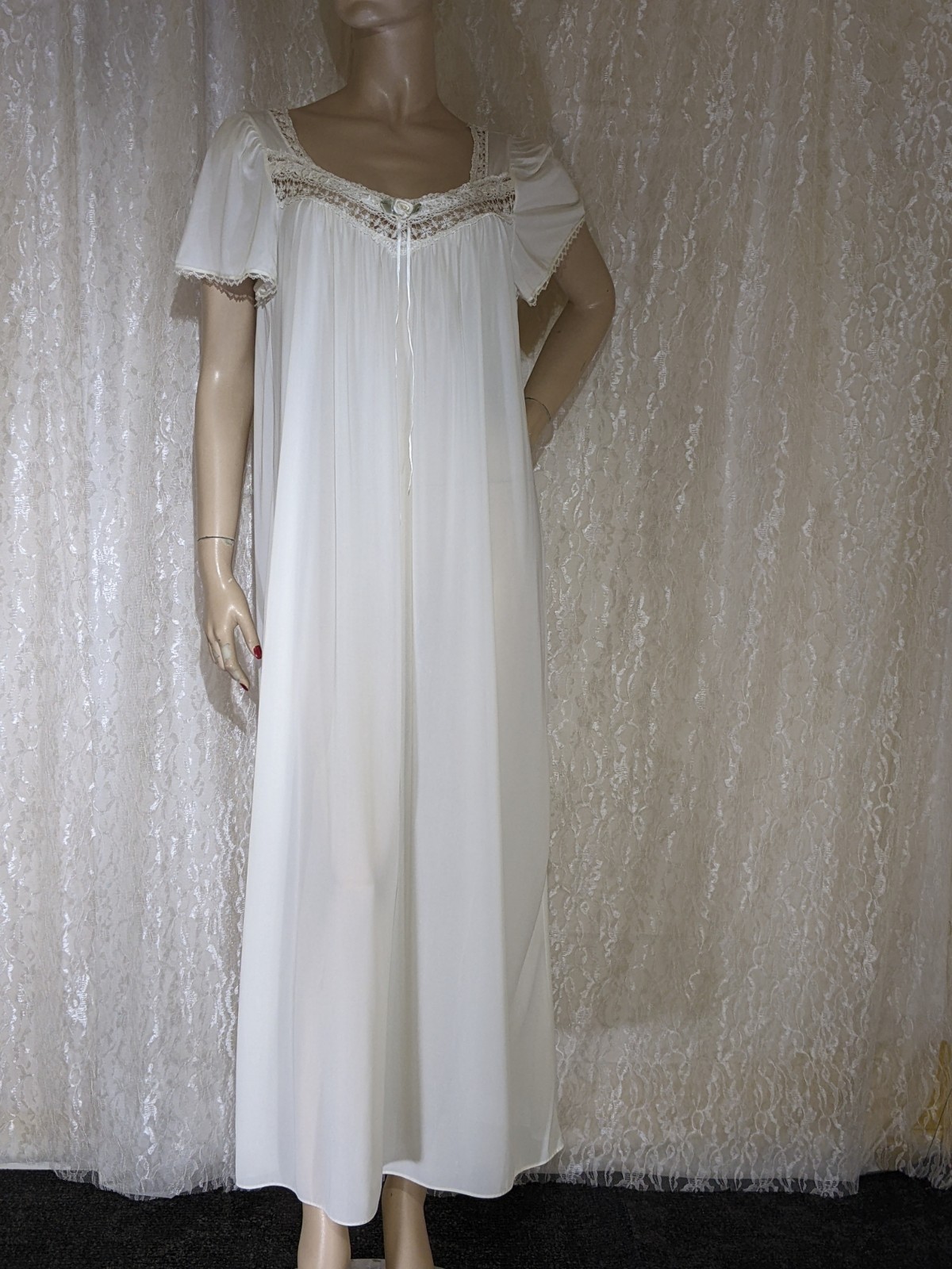 VTG Silky Smooth Soft Long Nylon Free Bust Lovely Lace Short Sleeve Nightgown M