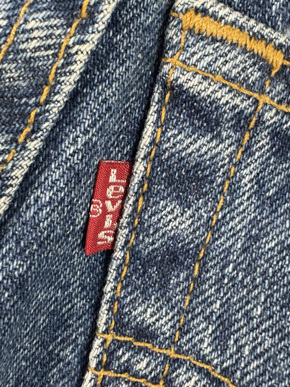 Vintage 1995 Levi’s Women’s Jeans 25×32 Tapered Fit Made Canada Deadstock