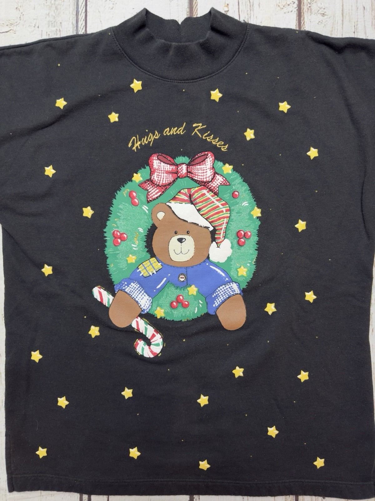VTG Hugs And Kisses Teddy Bear Wreath Christmas Themed Mock Neck Sweater – Sz M