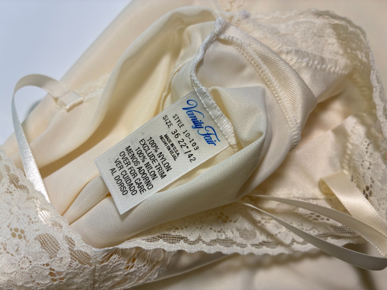 Vintage VANITY FAIR FULL SLIP Ivory Size 36 Medium NYLON Sheer A-Line LACE Femme