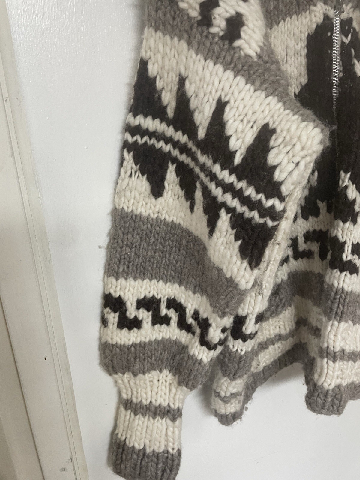 1999 VINTAGE ORIGINAL COWICHEN SWEATER WITH ORIGINAL TAGS VERY GOOD CONDITION