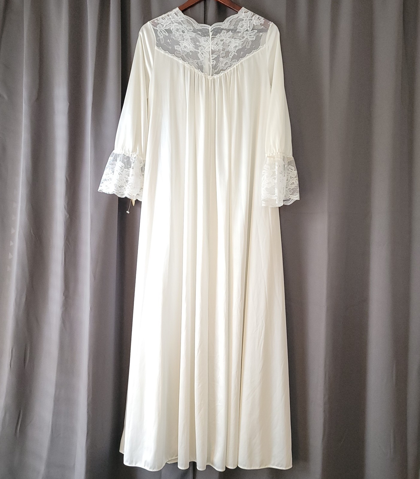 Vintage NWT 1970s The OLGA Touch White Cream Nylon Lace Robe Style 9712 Sz M Med