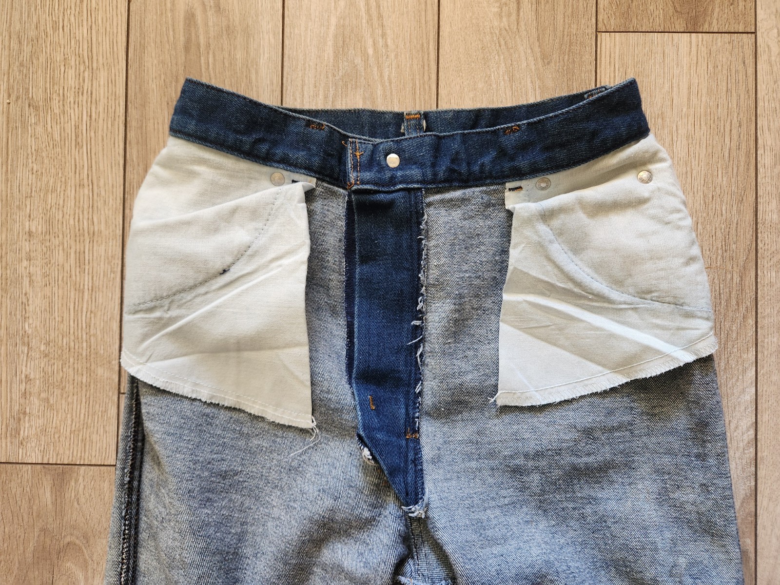 Vintage Levi’s White Patch Big E Women’s Jeans 26×35 High Waisted Mom Jeans 60’s