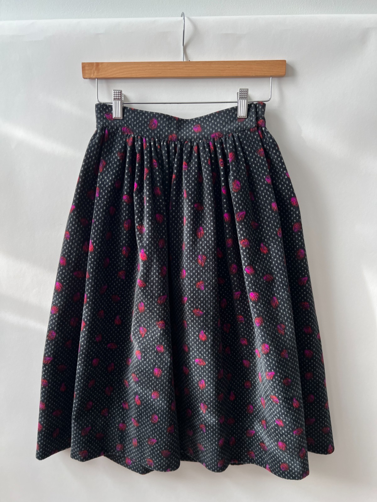 VTG 80s Velvet Midi Skirt with Pink Floral Polka Dot Pattern – Sz XS (~24.5)
