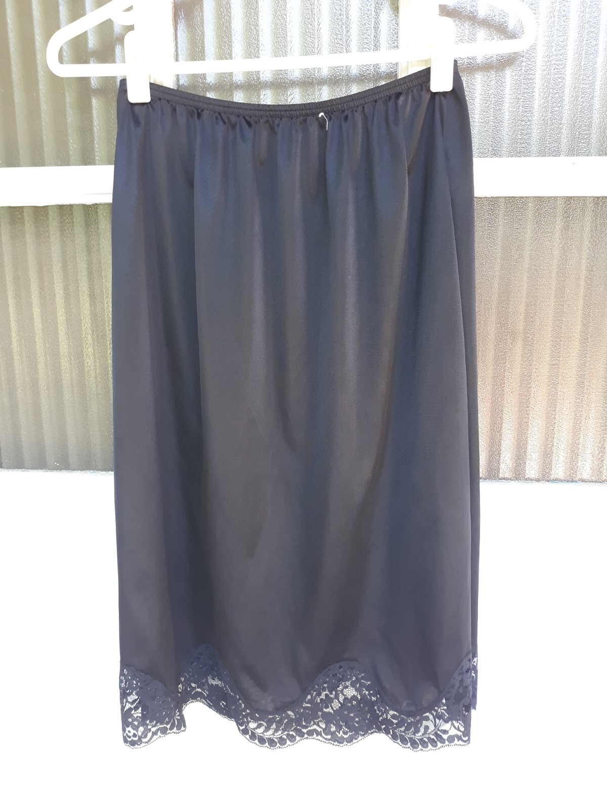VINTAGE J C PENNEY BODY LITES Nylon Antron III HALF SLIP! MEDIUM BLACK