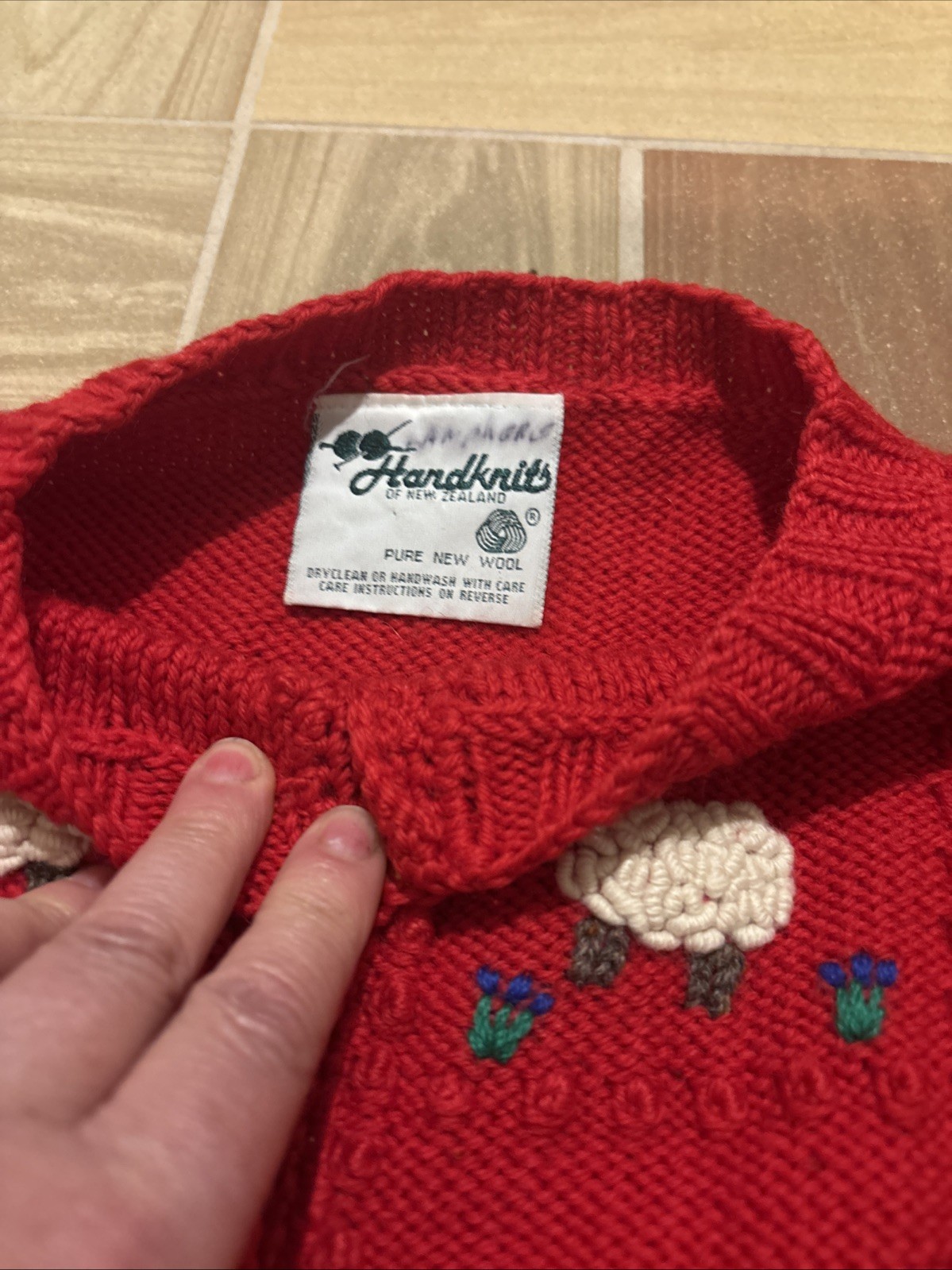 44 Vintage Handknits of New Zealand Wool Cardigan Sweater S Sheep