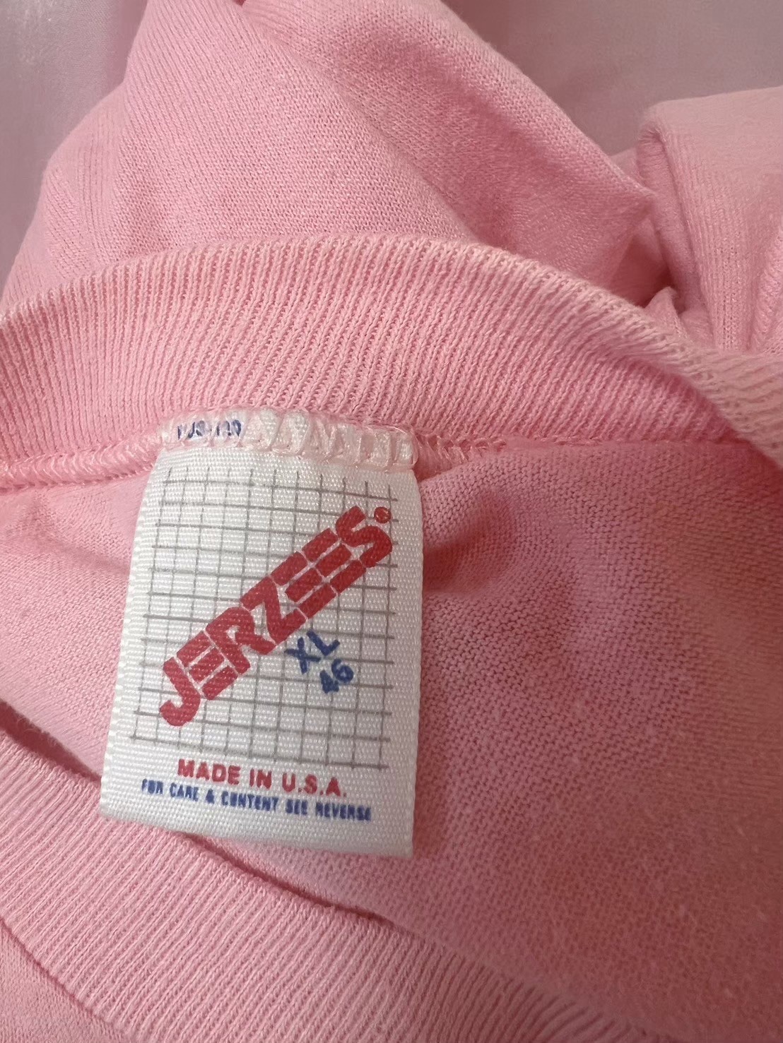 Vintage 1980s Pink Shell Graphic T Shirt Made in USA Size XL