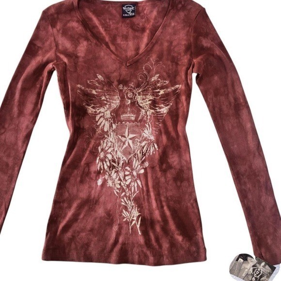 🍷DEADSTOCK Y2K Garnet Mineral Wash Tattoo Graphic Print V-Neck Top – Medium
