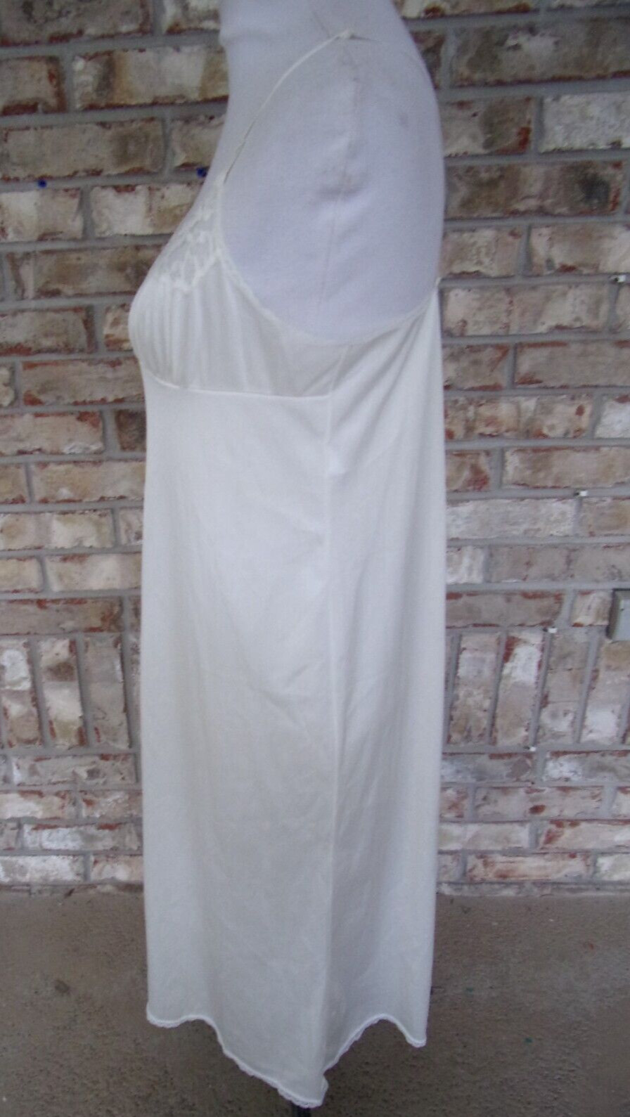 VASSERETTE SZ 36/28’42 LIGHT CREAM FULL SLIP STYLE 10-105 BEAUTIFUL LACE