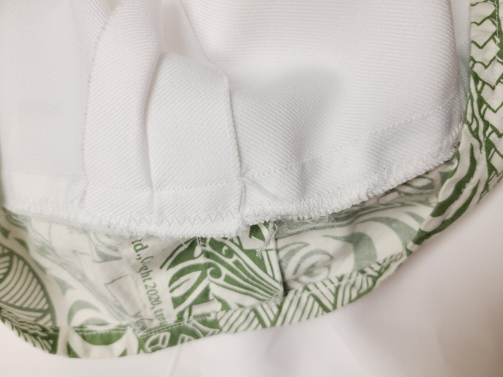 Hawaiian Dress Vintage Size L White and Green Midi Tribal Print Short Sleeve