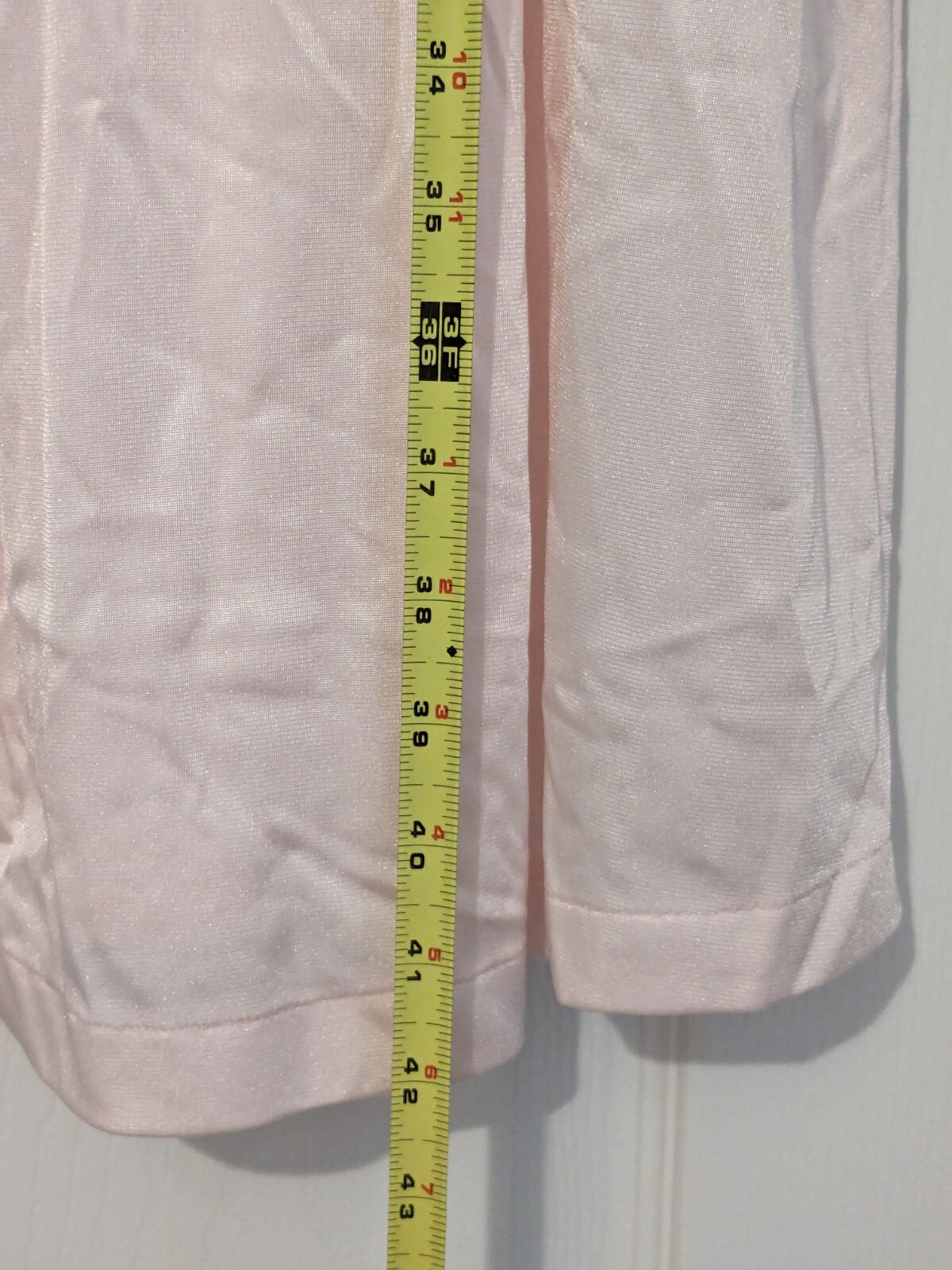 Vintage Vanity Fair Medium Pale Pink Housecoat W/Lace Pockets Covered Buttons