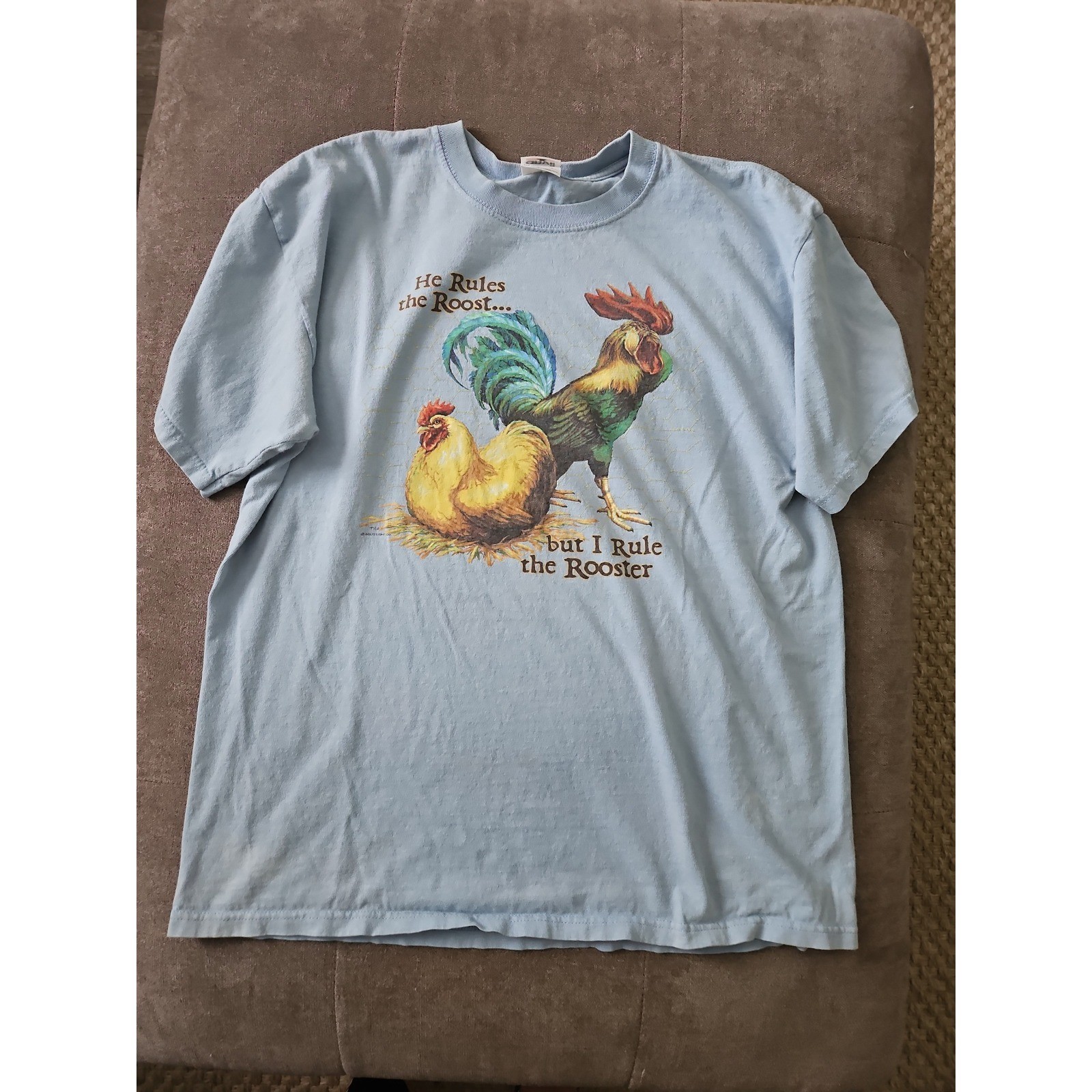 Vintage Anvil Rooster T-Shirt Light Blue Graphic Tee „He Rules the Roost” Large