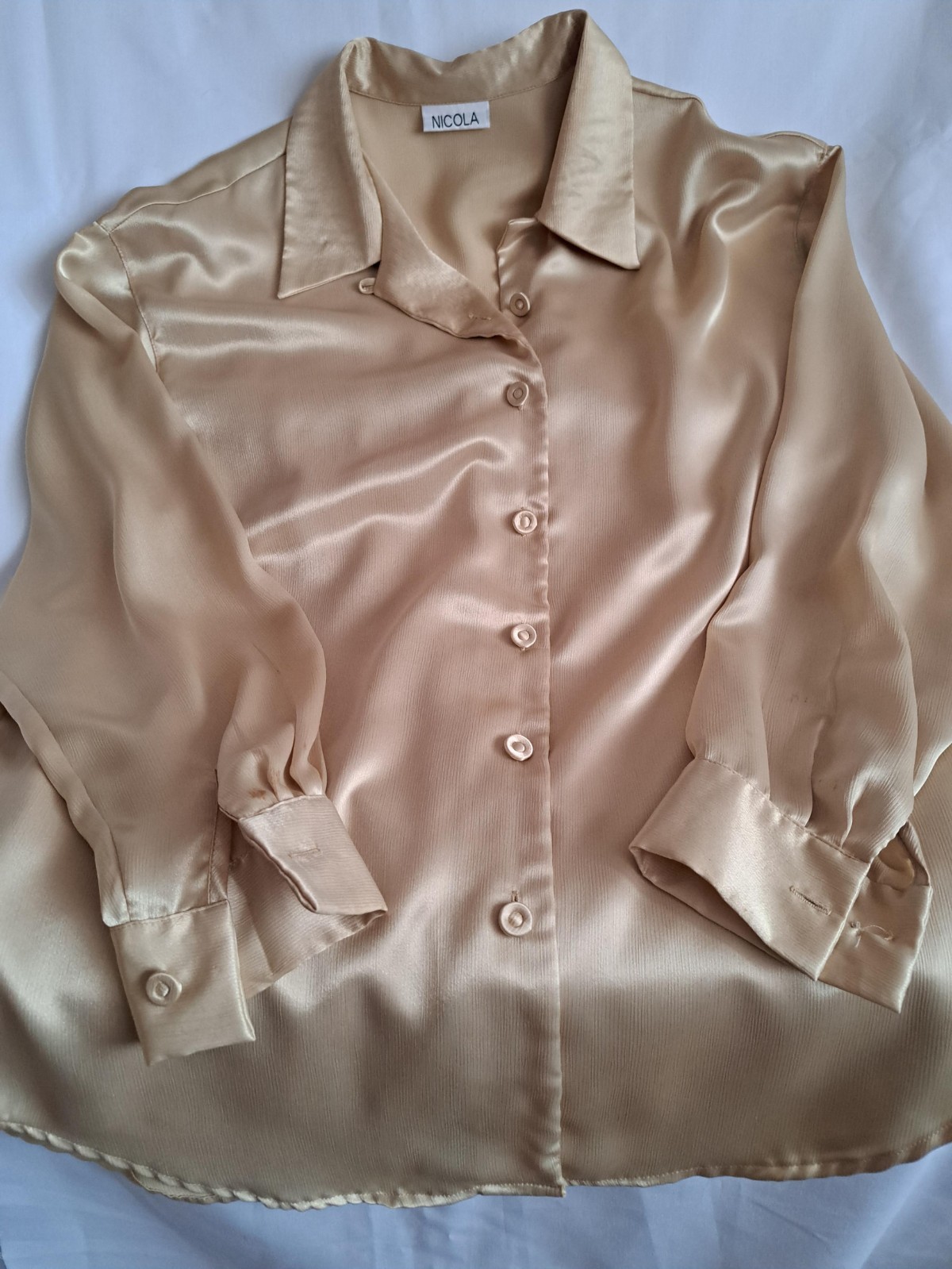 Vtg Womens Nicola Blouse satiny cream color XL fabric-covered buttons Exc cond