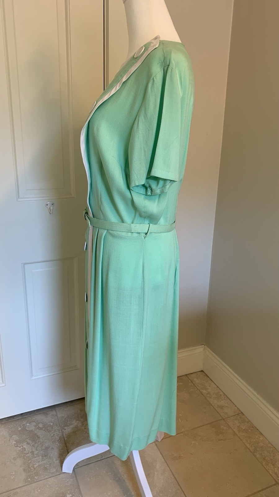 1940’s Mint Green And White Belted Ladies Dress Lightweight Summer Linen