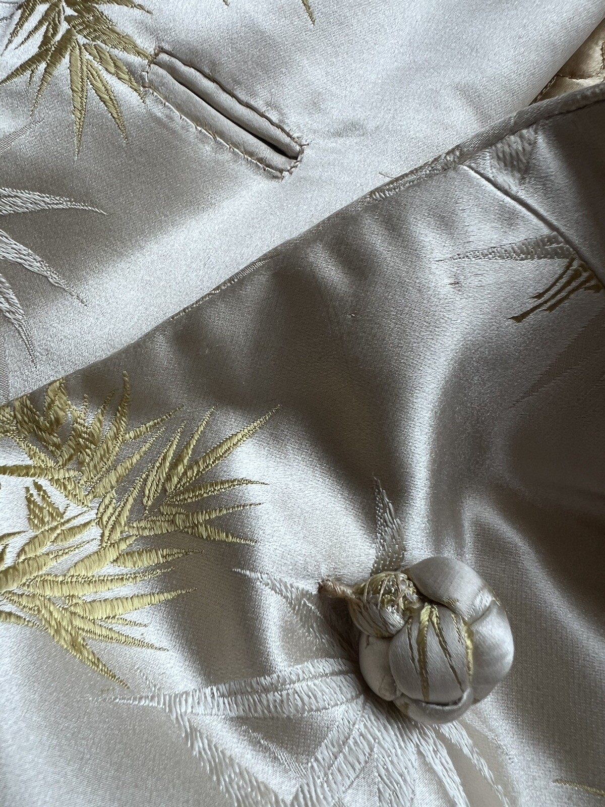 1950s Custom Sewn SATIN Ivory Swing Coat Embroidered Lining HONG KONG SZ M-L