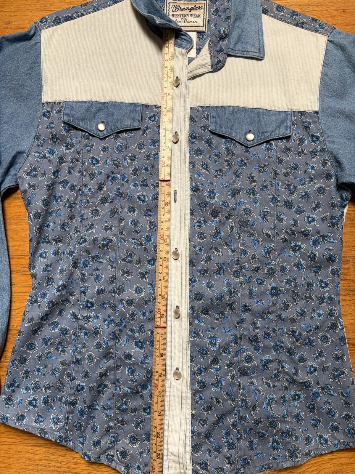 Vintage 90s Wrangler Western Wear Women Long Sleeve Denim Shirt L Floral Button