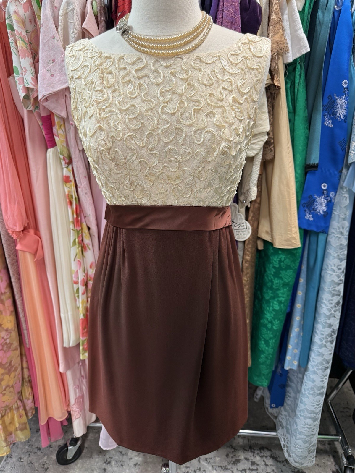 Vintage 1960s ELEGANCE Ivory/Brown Soutache Cocktail Party Sheath Small