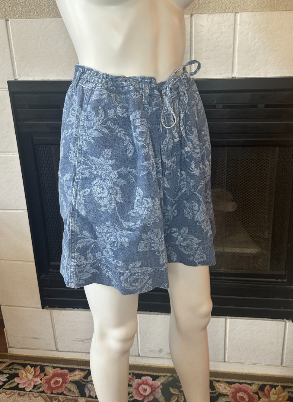Vtg Blue Blues B Etc. 100% Cotton Roses acid print Shorts size 12 waist 29″