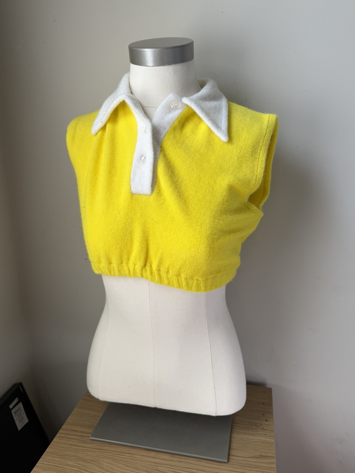 Vintage 1970’s Bright Yellow Terry Cloth Polo Crop Top Dagger Collar Women’s M