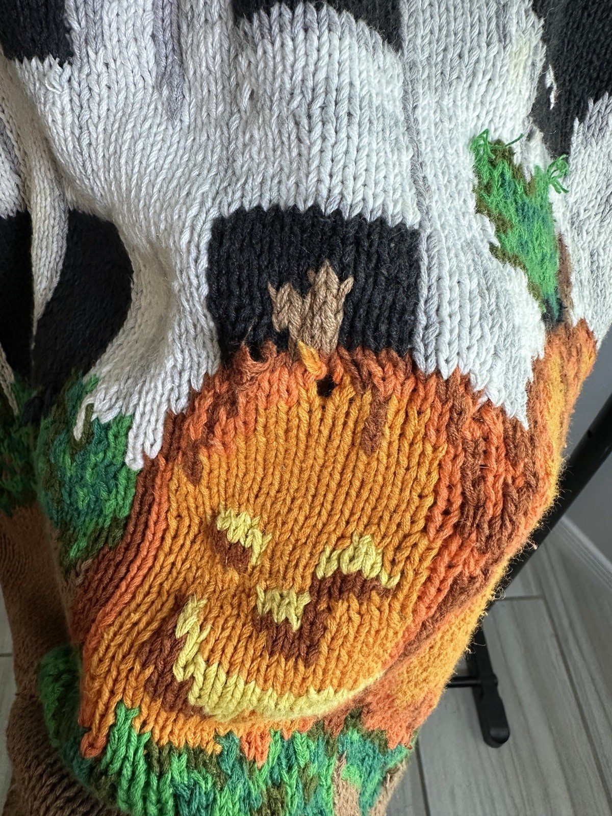 The Eagles Eye Vintage Halloween Cardigan Sweater with Scarecrow & Pumpkin Small