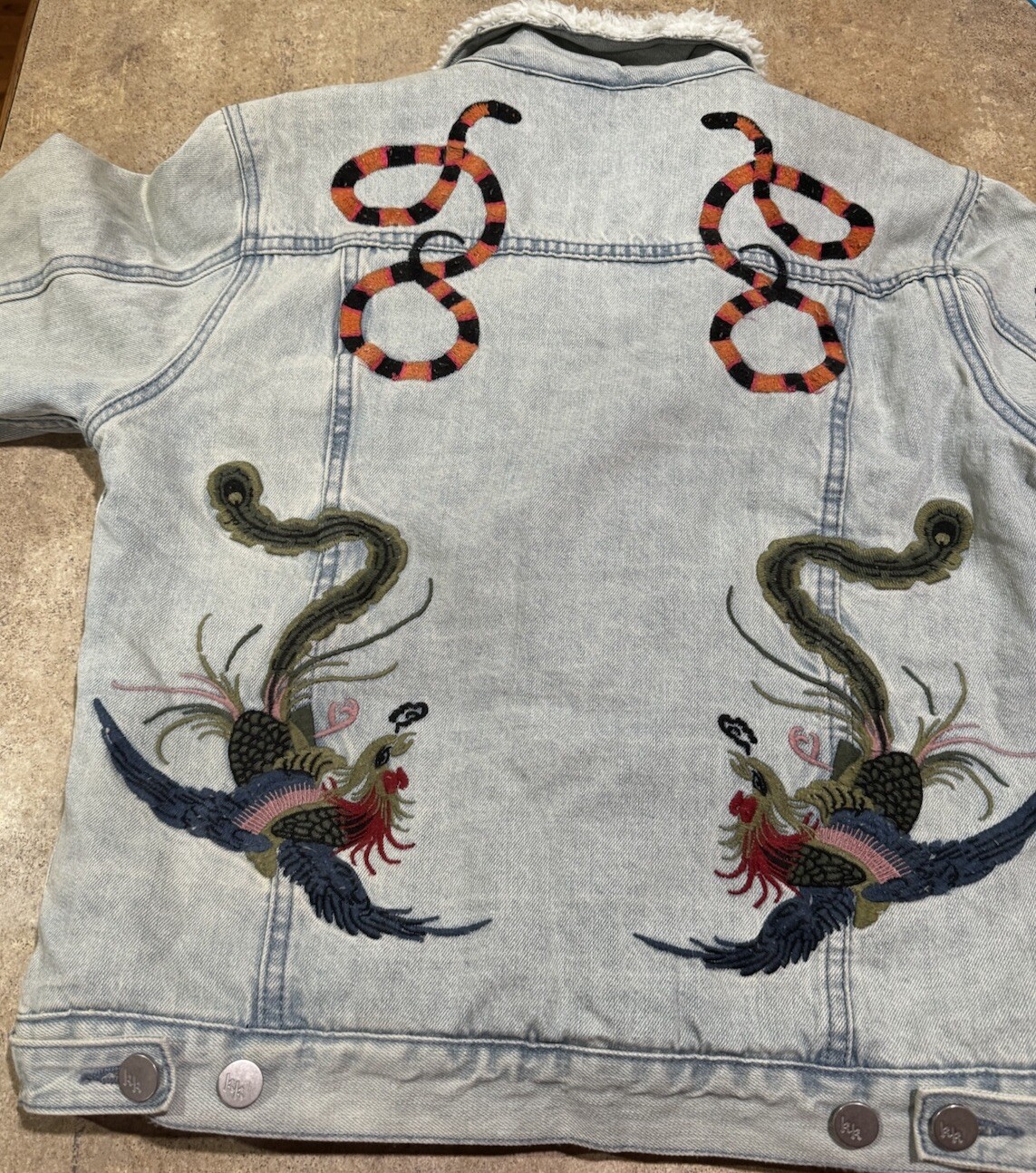 KENDALL + KYLIE Embroidered Pile-trim Trucker Jacket In Vintage Blue