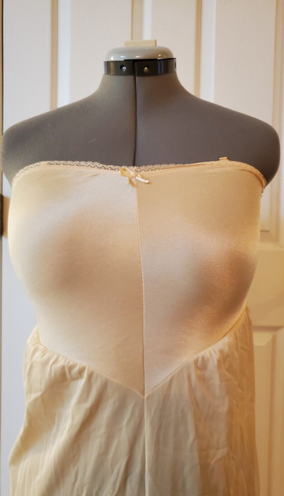 VTG Vanity Fair Beige Dupont Nylon Full Slip Lace Adjustable Straps 34 LL NWT