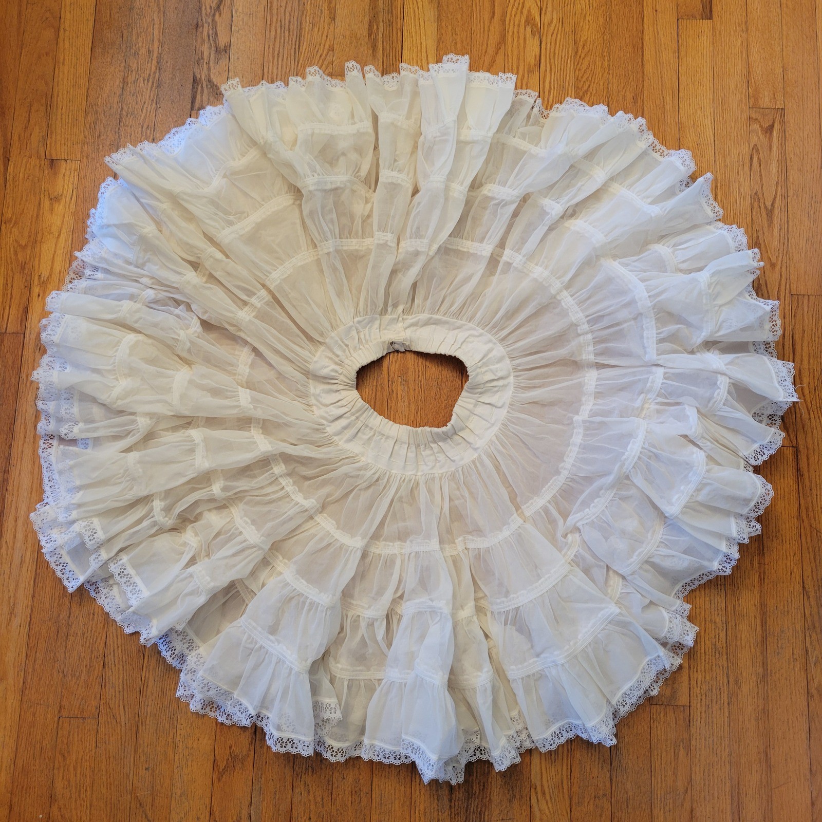 Malco Modes Petite Crinoline Petticoat Cream Lace Tiers 511 Vintage Rockabilly