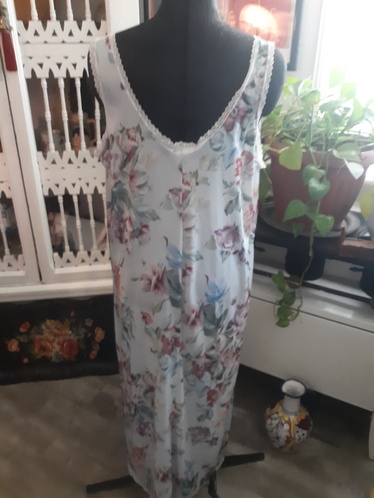 Vintage Chiha Womens Size Large Night Gown Floral Blue Pink Red Green Beige