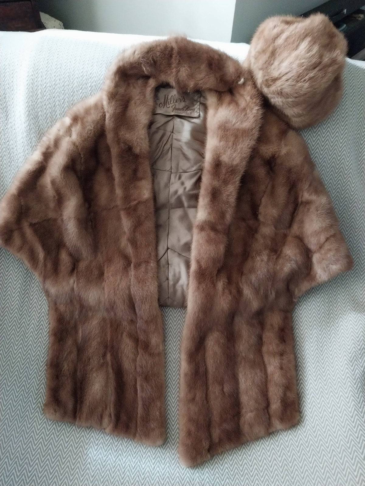 Vintage Miller’s French Room Knoxville Fur Shole Cape Wrap Matching Hat Pockets