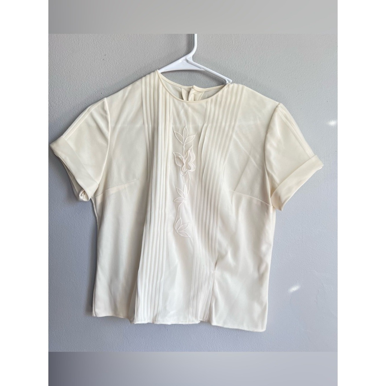 Vintage 70s Short Sleeve White Blouse with Applique Detail