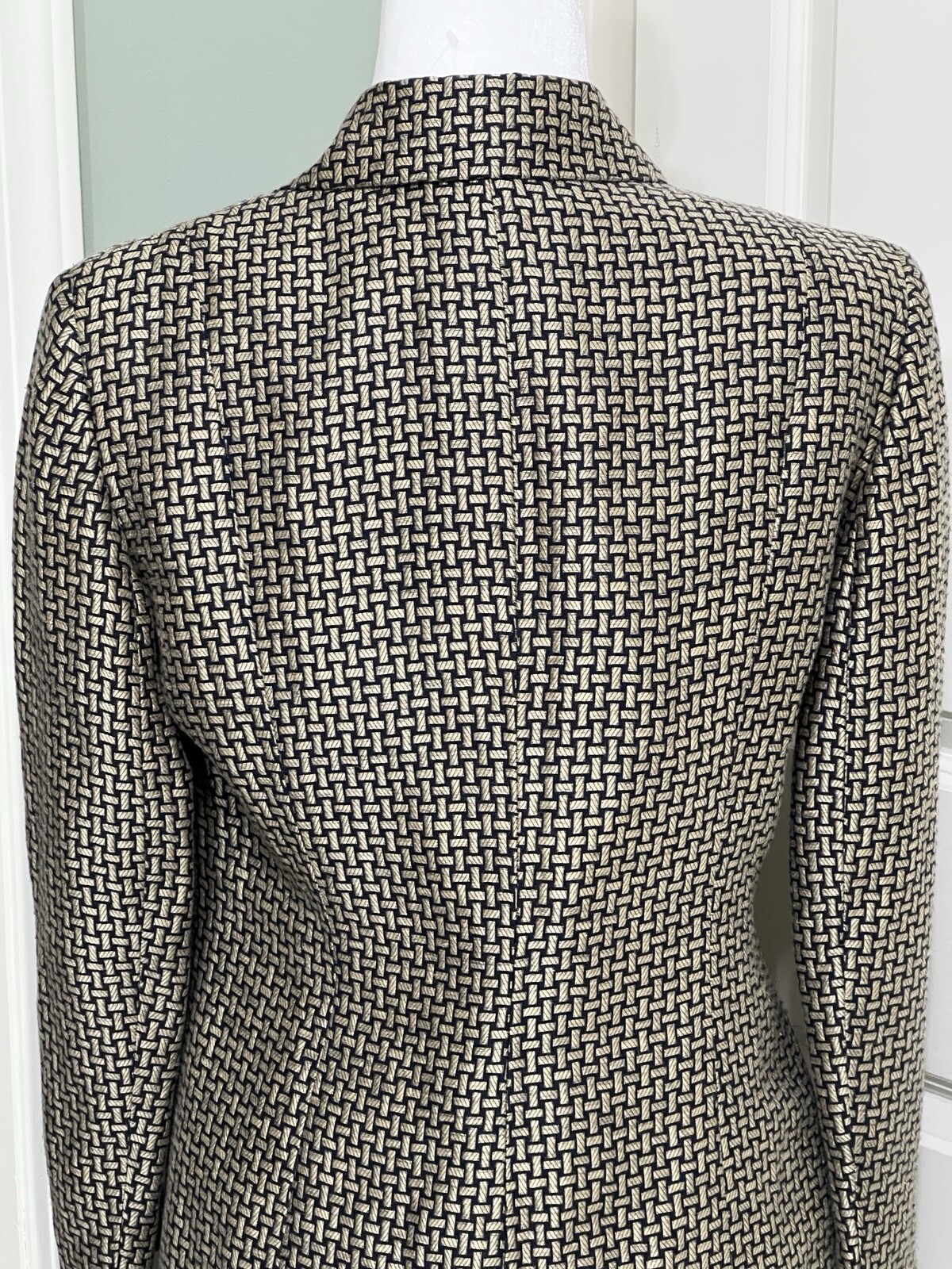 VTG Dana Buchman Black/Gold Geometric Pattern 2pc Jacket Sz Skirt Sz10P Suit