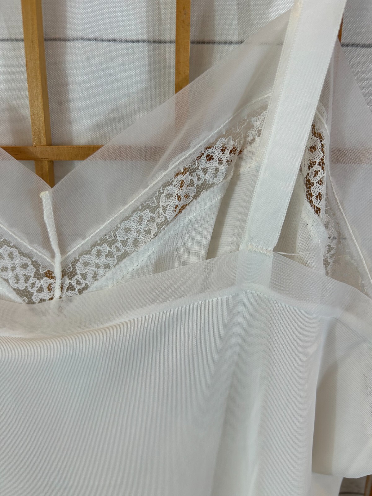 Vintage Loomcraft Full Slip Dress Women’s 40 White Lace Detail Adjustable Straps