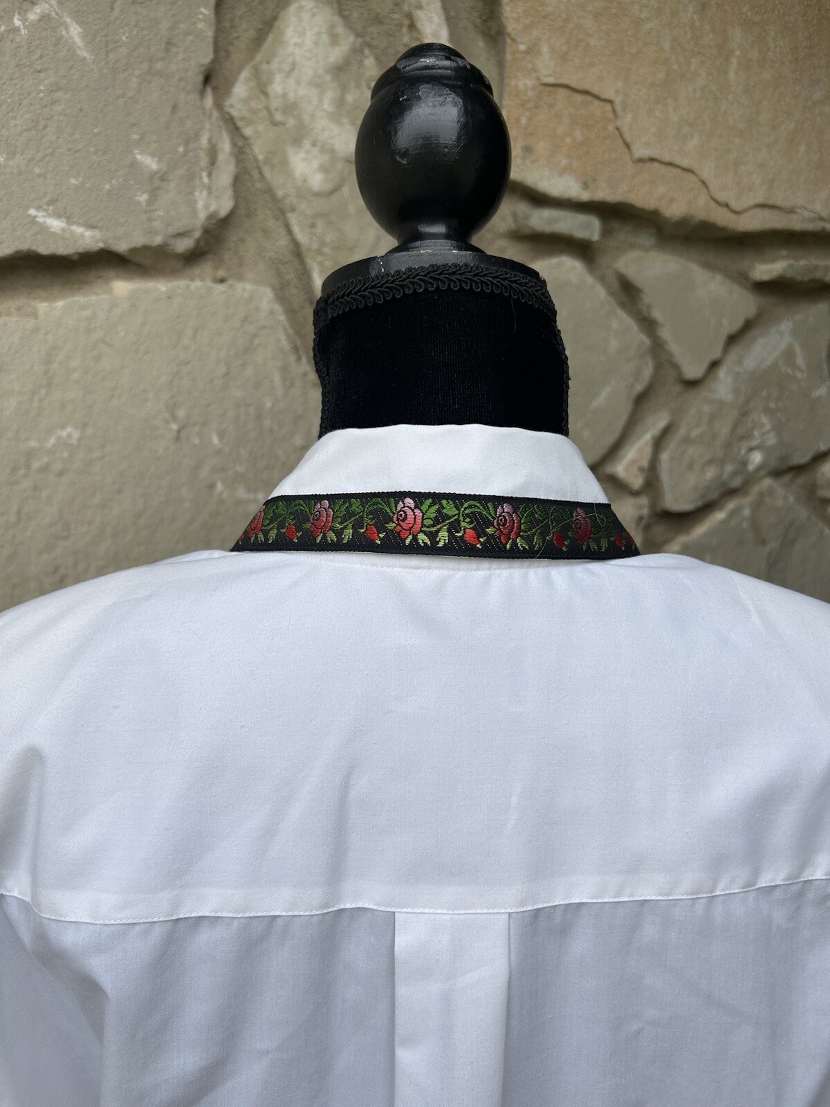 Vintage Y2K Blithe Spirit Blouse Size 10 L White Long Sleeve Floral Trim Exc