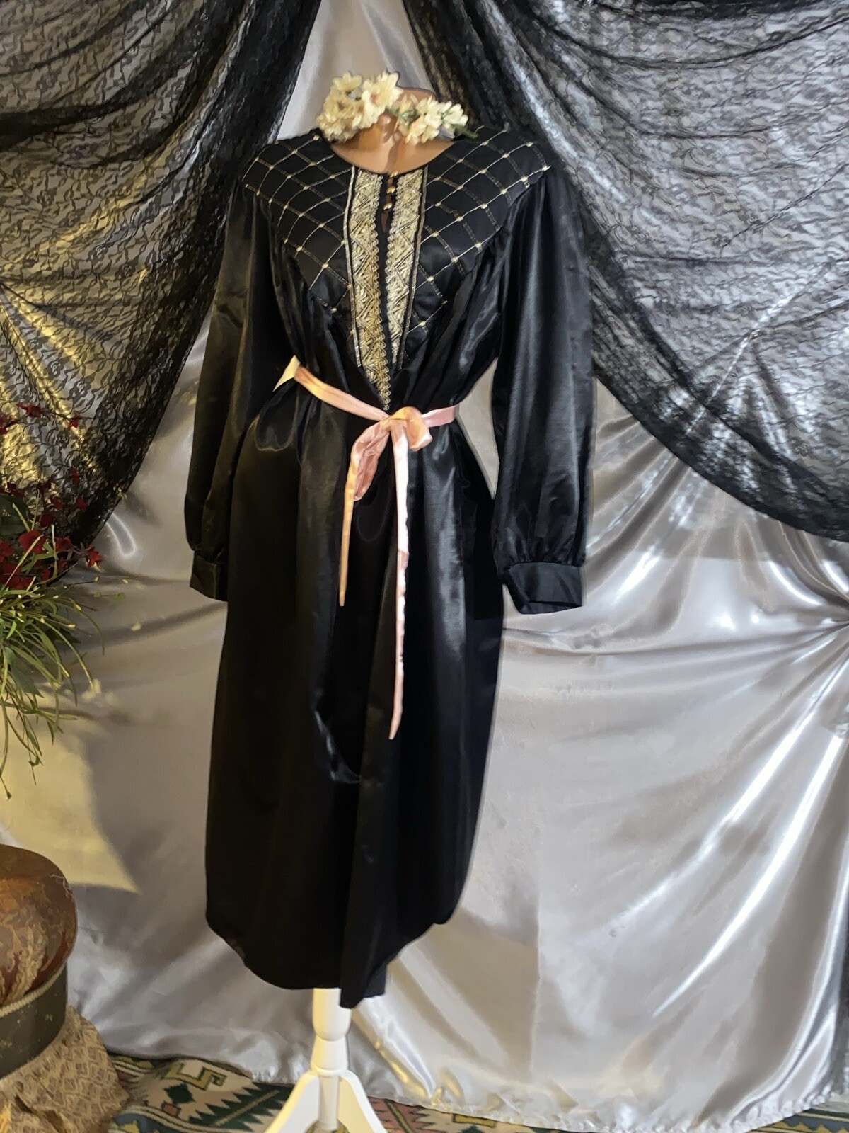 VTG Satin SHINY GOLD NIGHTGOWN POETS ANASTASIA PULLOVER NIGHT DRESS ROBE 44