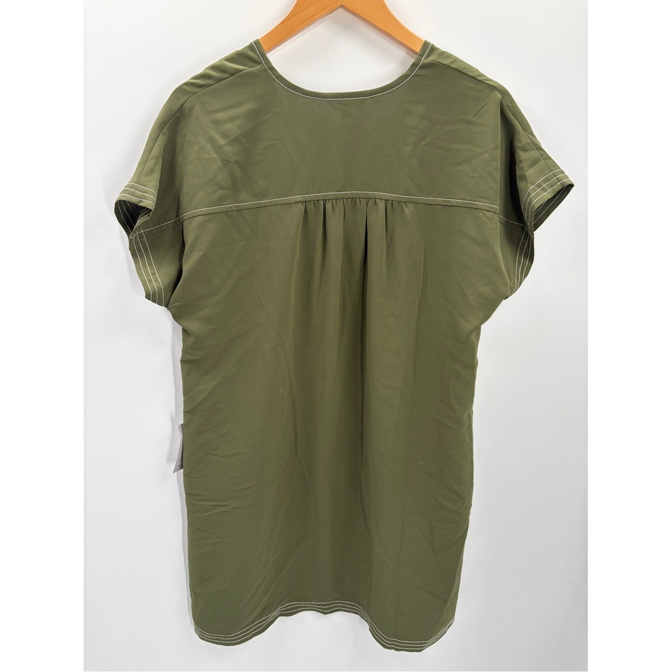 NWT Max Studio London Army Green Contrast Stitch V-Neck Top Size M