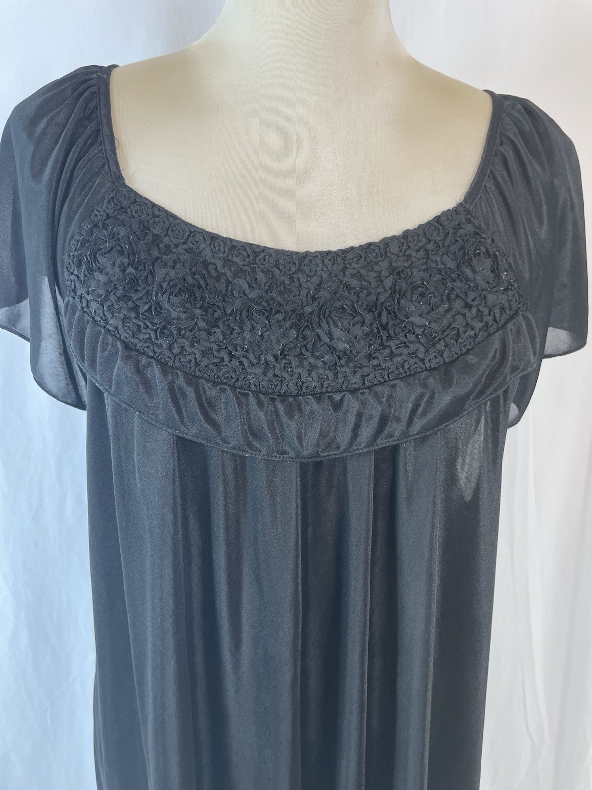 VTG EZI Brands Black Flutter Sleeve Lace Rosettes Bodice Nightgown Negligee 3X