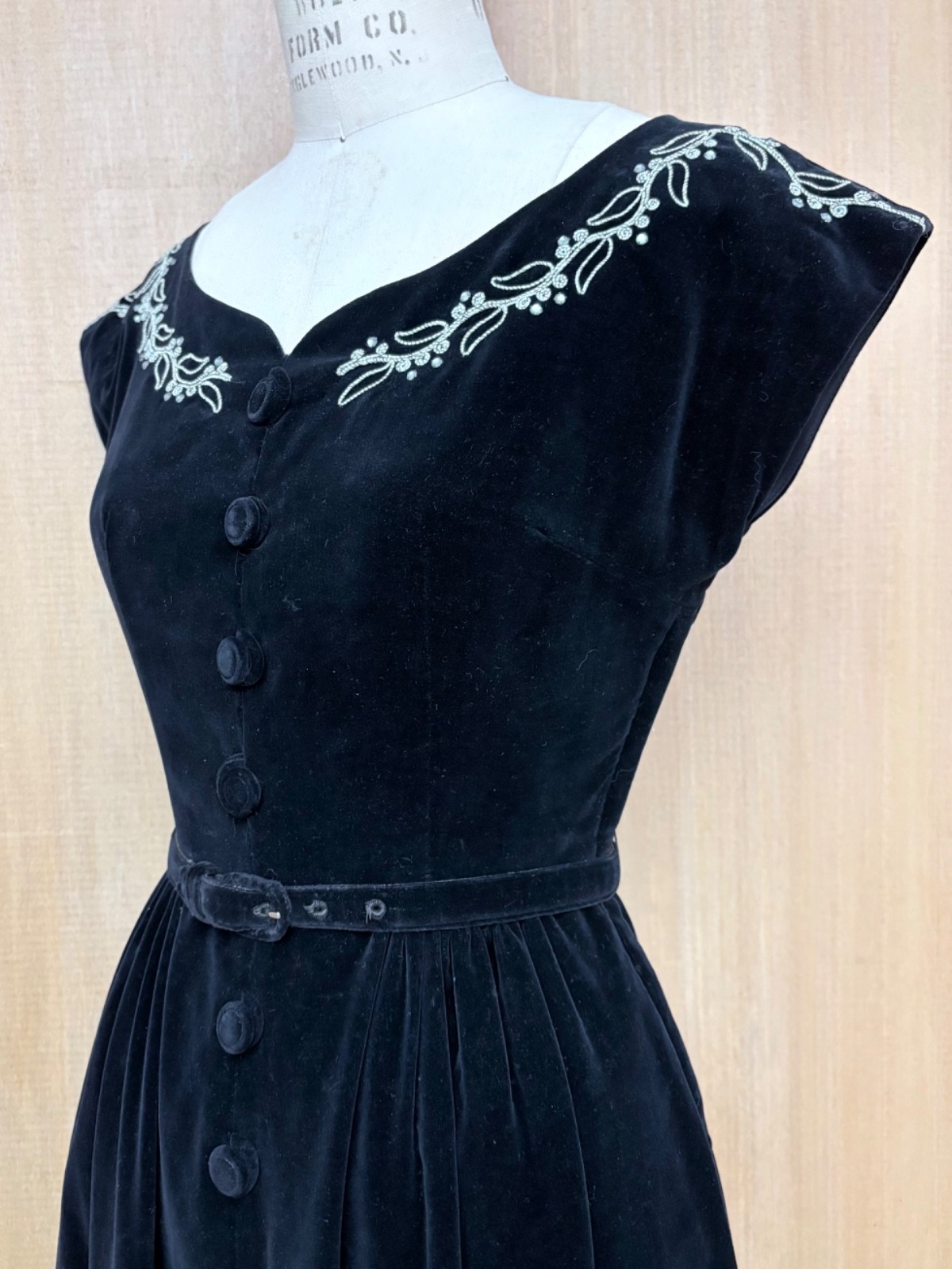 VTG 40s 50s MINX MODES Velveteen Dress Cord Embroidery Rhinestone Boat Neck XS