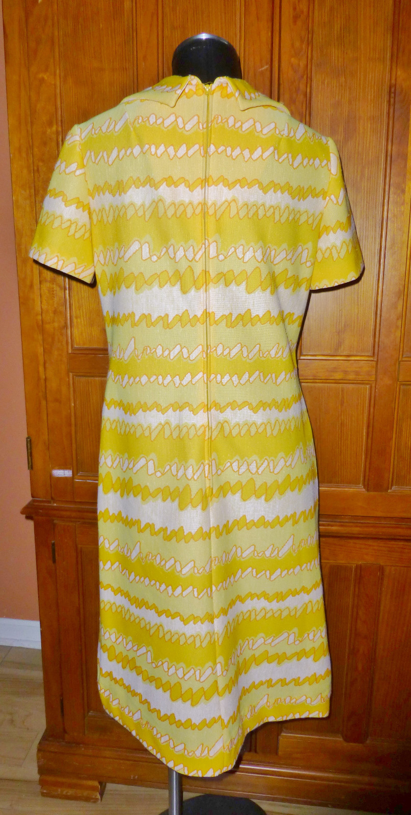 Vtg 70s MOD Leslie Fay knits Abstract Yellow White Bold Scooter Shift DRESS M L