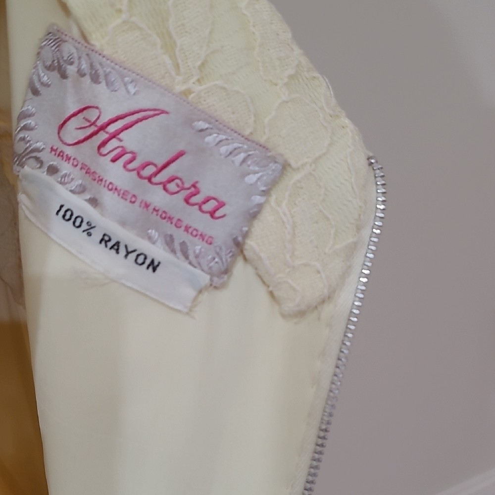 Andora Vintage 1950s/1960s Cream Lace Shift Dress with Beaded Starburst Accents