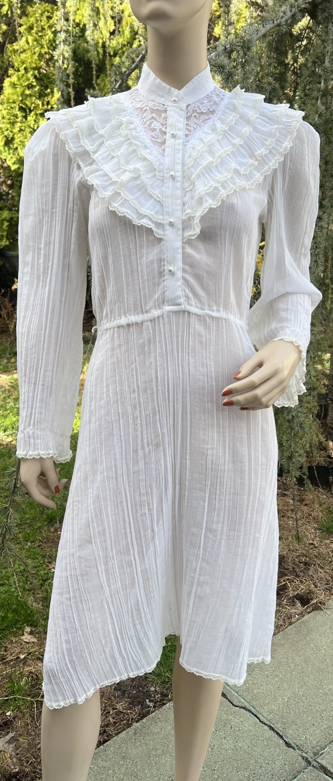VINTAGE 1970’s JERRI GEE WHITE COTTON PRAIRIE DRESS W/ LACE
