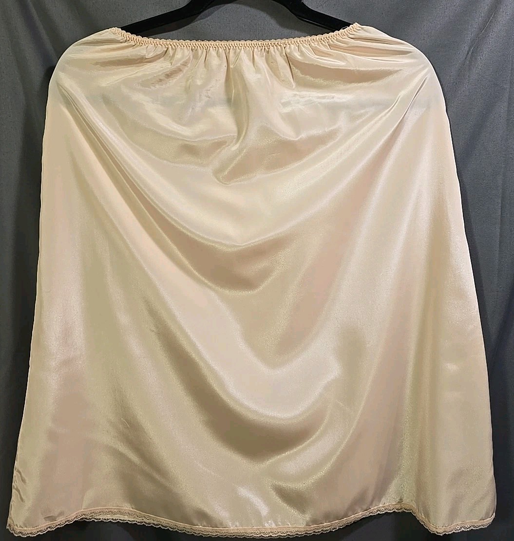 Olga Taffeta Half Slip Vintage Polyester Noisy Swish Waist 24″-32″ Length 25″