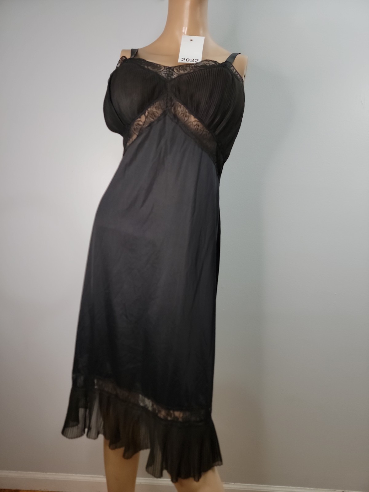 Vintage Charmode Tricot Nylon Black Pleated Lace/Pleat Detail Full Slip Size 34