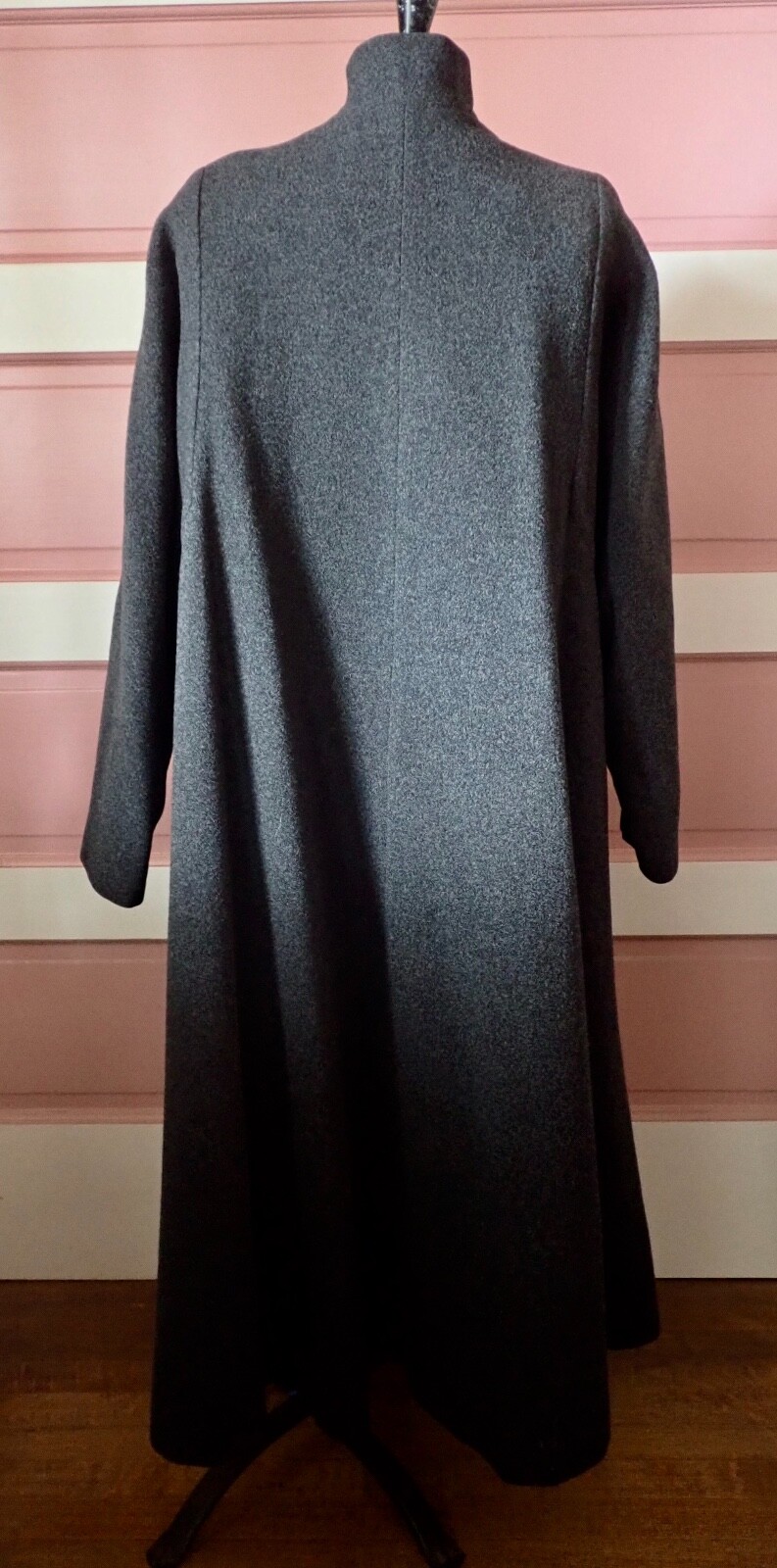VTG COAT WOOL „GILLMAN” LABEL. GORGEOUS CUT/LOOK W’s SM-LG. SCANT MOTH DAMAGE