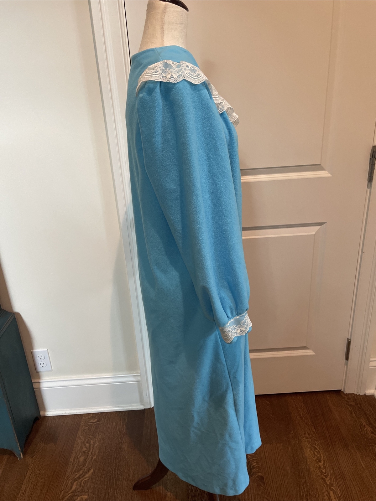 Famous Bodies Medium Vtg Robe Housecoat Blue 1/4 Zip Lace Fleece Long Slv Sears