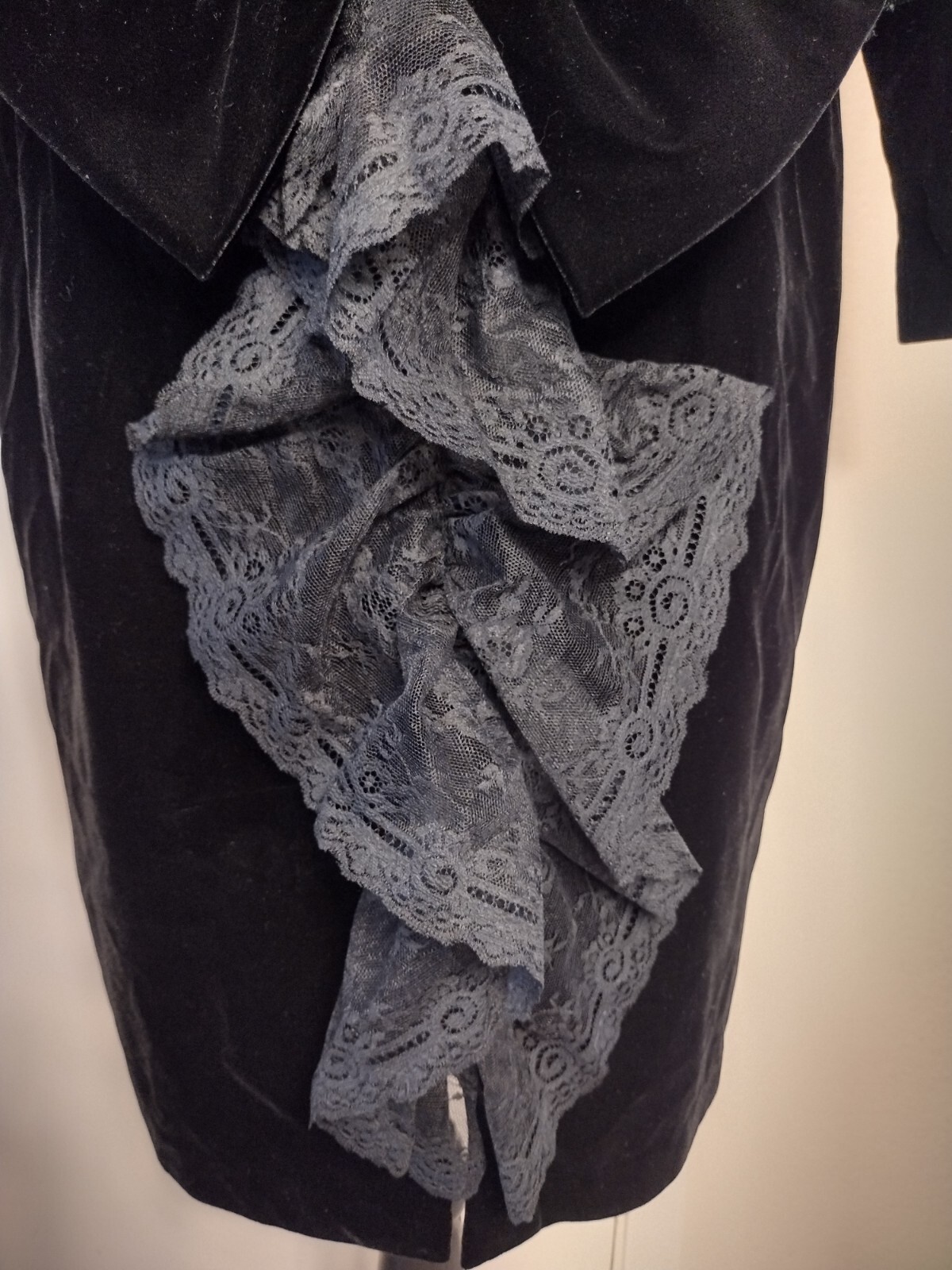 Vintage CC Courtenay Black Velvet Dress Lace, Bow, 8 Formal Cocktail Holiday LBD