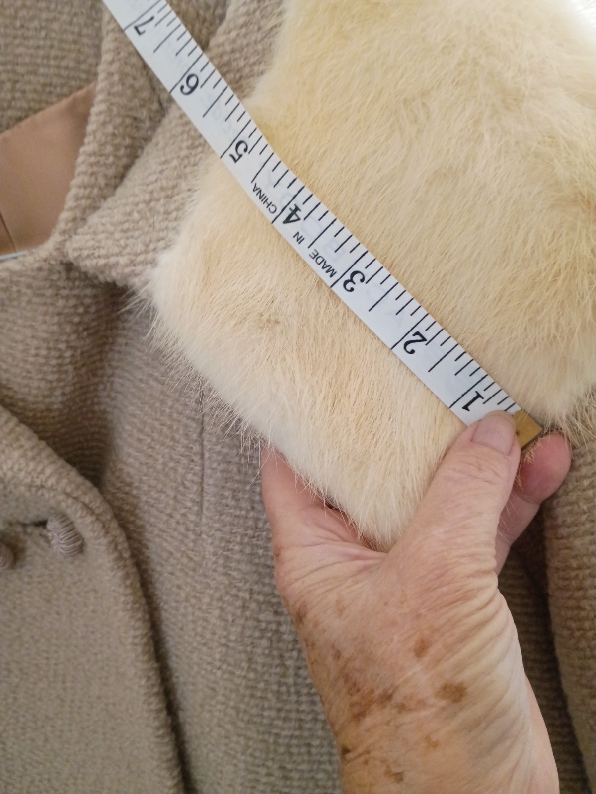 Vintage „A Siari Original Beige Tweed Coat With Authentic Mink Collar