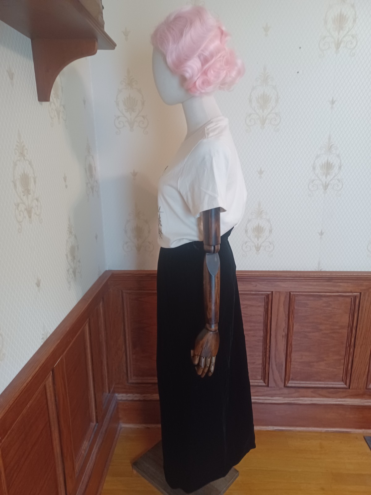 Vintage 1970s/1980s Intuitions Union-Made Black Velvet Gothic Maxi-skirt